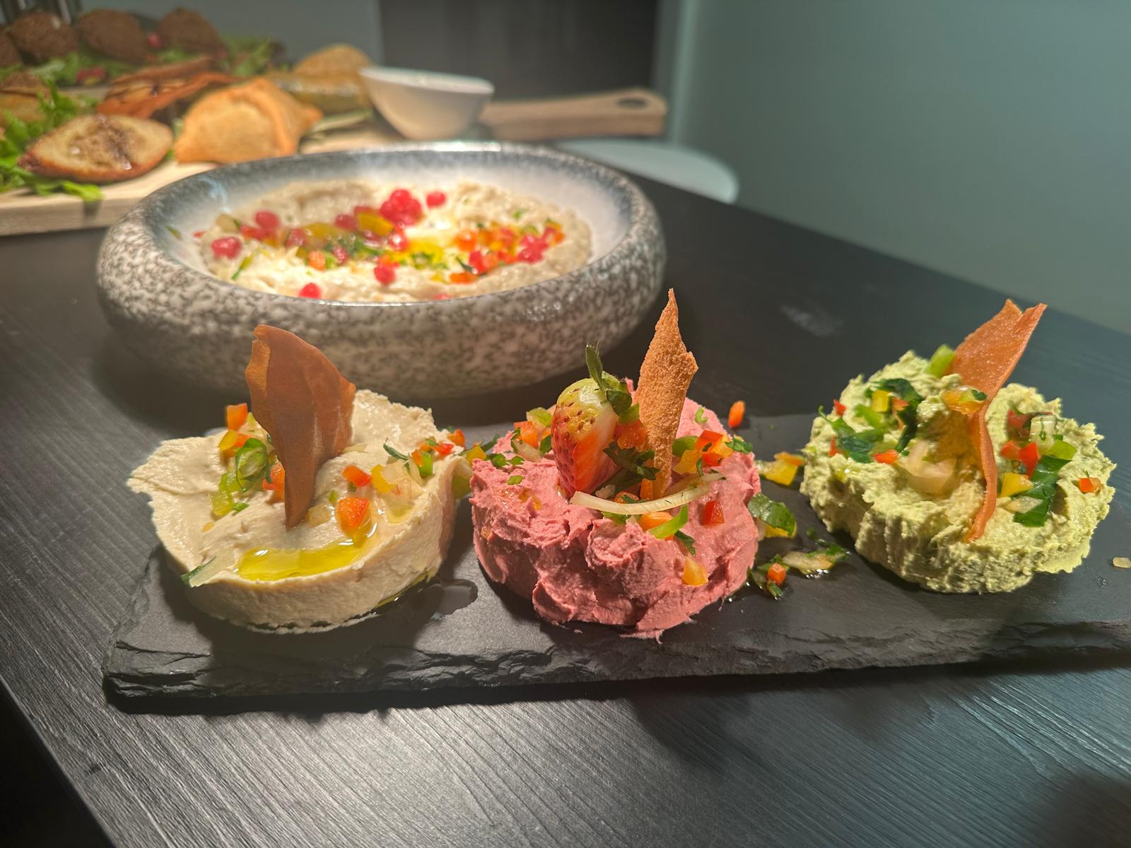 Trio d'hommos